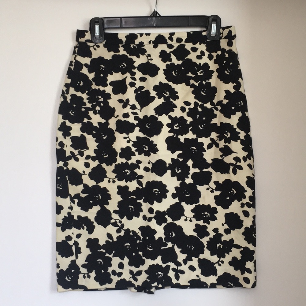 Loft Size 0 Cream and Black Floral Pencil Skirt
